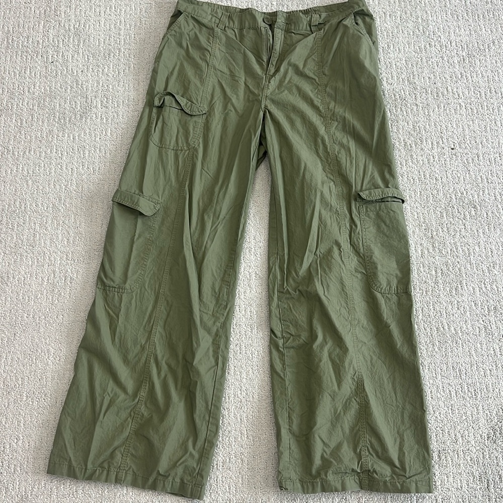 Green cargo pants